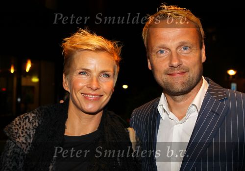 Gouda, 11 Oktober 2010
Premiere Ivo Niehe van de nieuwe theatervoorstelling van Mussen & Zwanen, LICHTJES IN JE OGEN.
Anita Witzier met partner
Foto Peter Smulders BV
