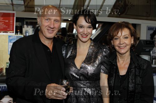 Amsterdam 27 september 2010
Presentatie cd Anne v Veen in Carre. Anne is de dochter van herman v  Veen en Willeke Alberti neemt de eerste cd in ontvangst.
Peter Smulders bv