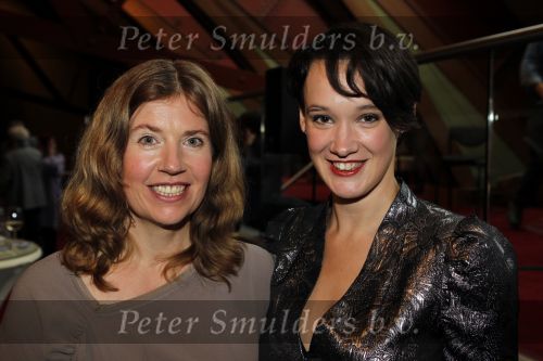 Amsterdam 27 september 2010
Presentatie cd Anne v Veen in Carre. Anne is de dochter van herman v  Veen en Willeke Alberti neemt de eerste cd in ontvangst. Anne met haar vriendin
Peter Smulders bv