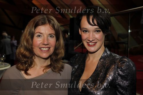 Amsterdam 27 september 2010
Presentatie cd Anne v Veen in Carre. Anne is de dochter van herman v  Veen en Willeke Alberti neemt de eerste cd in ontvangst. Anne met haar vriendin
Peter Smulders bv