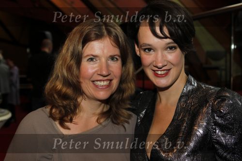 Amsterdam 27 september 2010
Presentatie cd Anne v Veen in Carre. Anne is de dochter van herman v  Veen en Willeke Alberti neemt de eerste cd in ontvangst. Anne met haar vriendin
Peter Smulders bv