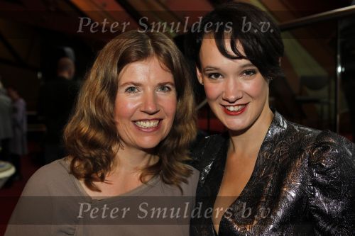 Amsterdam 27 september 2010
Presentatie cd Anne v Veen in Carre. Anne is de dochter van herman v  Veen en Willeke Alberti neemt de eerste cd in ontvangst. Anne met haar vriendin
Peter Smulders bv