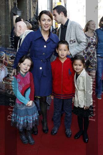 Amsterdam 10 oktober 2010
Premiere film van Sinterklaas in Tuschinski. Annick Boer met nichtjes
Peter Smulders bv