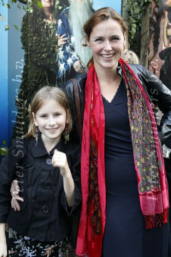 Amsterdam 2 oktober 2010
Premiere Foeksia in Tuschinski. Anniko v Santen met dochter
Peter Smulders bv