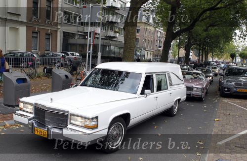 Amsterdam 12 oktober 2010
Herdenkingsdienst van Antonie Kamerling in het Amstel Hotel. De wagens van de stoet waren allemaal cadillac s.
Peter Smulders bv