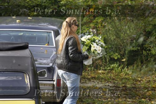 Zevenhoven 7 oktober 2010
Huis Antonie kamerling en Isa Hoes waar Antonie zelfmoord heeft gepleegd. bloemen
Peter Smulders bv