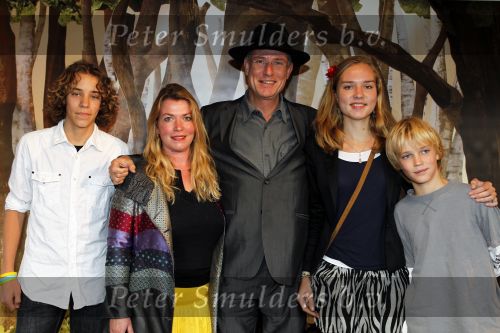 Utrecht 26 september 2010
Premiere Lang en Gelukkig op de filmdagen. Atzo Nicolai met vrouw en kinderen
Peter Smulders bv