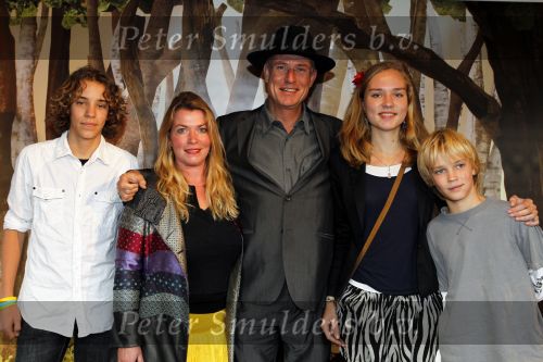 Utrecht 26 september 2010
Premiere Lang en Gelukkig op de filmdagen. Atzo Nicolai met vrouw en kinderen
Peter Smulders bv