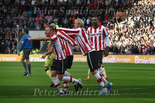 Eindhoven, 24 Oktober 2010
Kompetitiewedstrijd PSV-Feyenoord, eindstand 10-0 Seizoen 2010/2011
De grootste nederlaag van Feyenoord ooit in het betaalde voetbal
Evenaring van de grootste overwinning PSV in het betaald Voetbal
Balazs Dzsudzsak scoort vanuit een penalty, Rob v Dijk is kansloos
Foto Junior Smulders