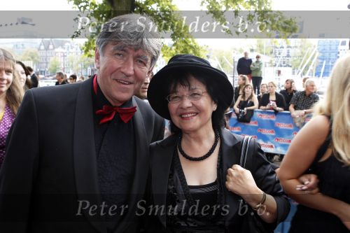 Amsterdam 3 oktober 2010
Premiere Petticoat in Carre. Bartho Braat met zijn vrouw
Peter Smulders bv