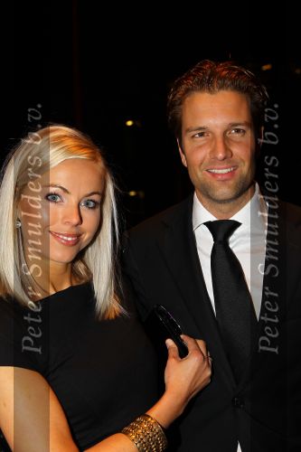 Gouda, 11 Oktober 2010
Premiere Ivo Niehe van de nieuwe theatervoorstelling van Mussen & Zwanen, LICHTJES IN JE OGEN.
Bas Muijs met zijn nieuwe vriendin Sabine Vas Nunes
Foto Peter Smulders BV
