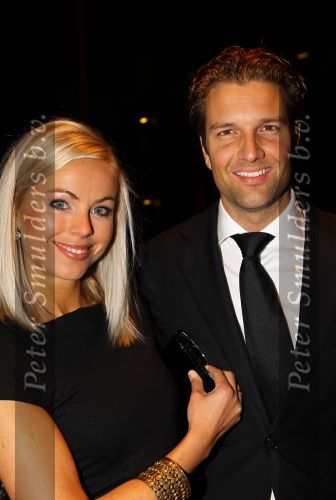 Gouda, 11 Oktober 2010
Premiere Ivo Niehe van de nieuwe theatervoorstelling van Mussen & Zwanen, LICHTJES IN JE OGEN.
Bas Muijs met zijn nieuwe vriendin Sabine Vas Nunes
Foto Peter Smulders BV