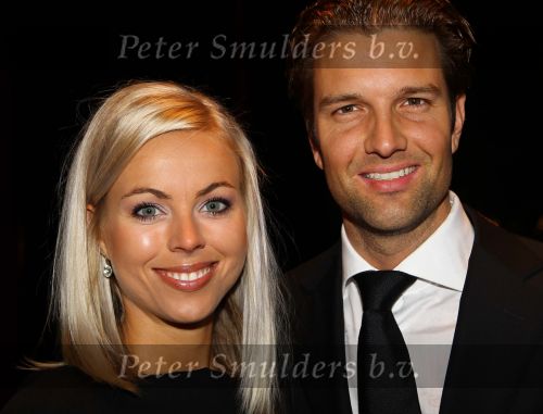 Gouda, 11 Oktober 2010
Premiere Ivo Niehe van de nieuwe theatervoorstelling van Mussen & Zwanen, LICHTJES IN JE OGEN.
Bas Muijs met zijn nieuwe vriendin Sabine Vas Nunes
Foto Peter Smulders BV