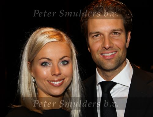 Gouda, 11 Oktober 2010
Premiere Ivo Niehe van de nieuwe theatervoorstelling van Mussen & Zwanen, LICHTJES IN JE OGEN.
Bas Muijs met zijn nieuwe vriendin Sabine Vas Nunes
Foto Peter Smulders BV