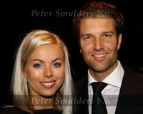 Gouda, 11 Oktober 2010
Premiere Ivo Niehe van de nieuwe theatervoorstelling van Mussen & Zwanen, LICHTJES IN JE OGEN.
Bas Muijs met zijn nieuwe vriendin Sabine Vas Nunes
Foto Peter Smulders BV