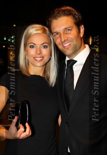 Gouda, 11 Oktober 2010
Premiere Ivo Niehe van de nieuwe theatervoorstelling van Mussen & Zwanen, LICHTJES IN JE OGEN.
Bas Muijs met zijn nieuwe vriendin Sabine Vas Nunes
Foto Peter Smulders BV