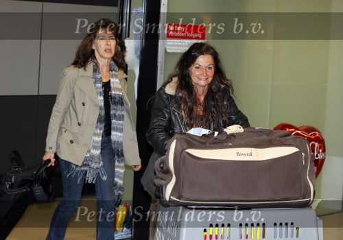 Schiphol 1 oktober 2010
Thierry Duval haalt zijn vriendin Belinda Meuldiejk en Joshi op op schiphol. Belinda heeft 2 verwaarloosde honden mee genomen uit spanje. 
Peter Smulders bv