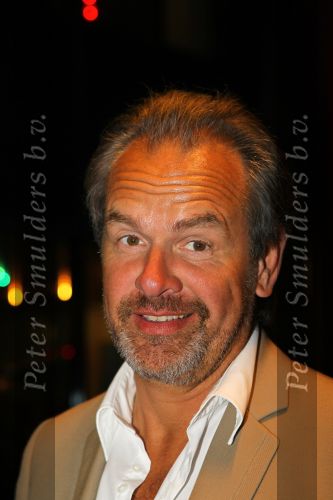 Gouda, 11 Oktober 2010
Premiere Ivo Niehe van de nieuwe theatervoorstelling van Mussen & Zwanen, LICHTJES IN JE OGEN.
Bert Kuizenga
Foto Peter Smulders BV