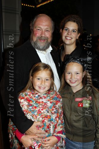 Amsterdam 11 oktober 2010
Premiere Hurricane van Hans Klok in Carre. Bert Simhoffer met vrouw en dochters
Peter Smulders bv