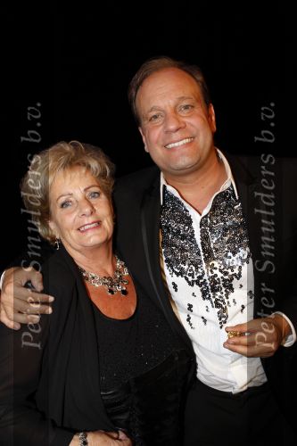 Amsterdam 22 oktober 2010
Televizierring 2010 in carre. Carlo Boszhard en Irene Moors winnen de ring voor de tv kantine. Carlo met zijn moeder
Peter Smulders bv