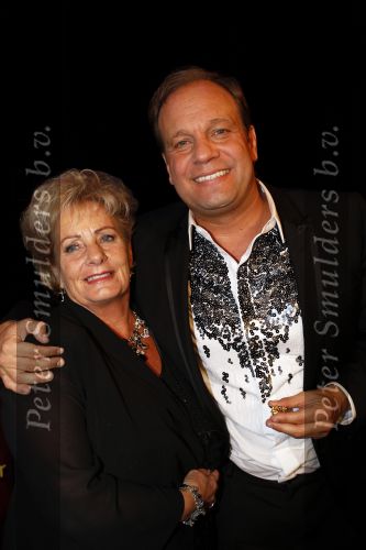 Amsterdam 22 oktober 2010
Televizierring 2010 in carre. Carlo Boszhard en Irene Moors winnen de ring voor de tv kantine. Carlo met zijn moeder
Peter Smulders bv