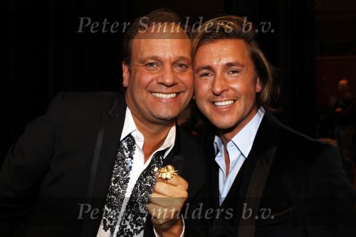 Amsterdam 22 oktober 2010
Televizierring 2010 in carre. Carlo Boszhard en Irene Moors winnen de ring voor de tv kantine. Carlo met zijn vriend
Peter Smulders bv