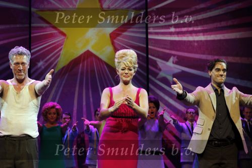Amsterdam 3 oktober 2010
Premiere Petticoat in Carre met Chantal Janzen. Chantal met Hajo Bruins en Freek Bartels
Peter Smulders bv