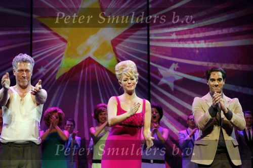 Amsterdam 3 oktober 2010
Premiere Petticoat in Carre met Chantal Janzen. Chantal met Hajo Bruins en Freek Bartels
Peter Smulders bv