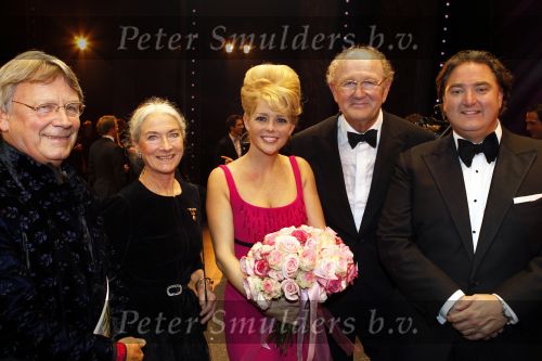 Amsterdam 3 oktober 2010
Premiere Petticoat in Carre met Chantal Janzen. Chantal met Joop v d Ende en Erwin v Lambaart
Peter Smulders bv