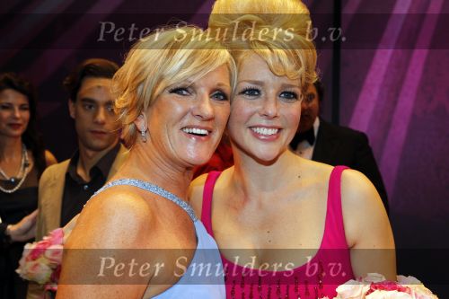 Amsterdam 3 oktober 2010
Premiere Petticoat in Carre met Chantal Janzen. Chantal met Tineke Schouten
Peter Smulders bv