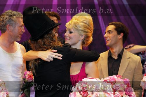 Amsterdam 3 oktober 2010
Premiere Petticoat in Carre met Chantal Janzen. Chantal met Angela Schijf
Peter Smulders bv