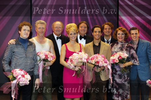 Amsterdam 3 oktober 2010
Premiere Petticoat in Carre met Chantal Janzen. Chantal met Hajo Bruins Freek Bartels Mike Weerts Joop v d Ende en Erwin v Lambaart
Peter Smulders bv