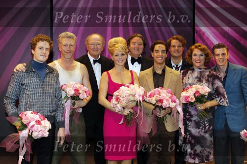 Amsterdam 3 oktober 2010
Premiere Petticoat in Carre met Chantal Janzen. Chantal met Hajo Bruins Freek Bartels Mike Weerts Joop v d Ende en Erwin v Lambaart
Peter Smulders bv