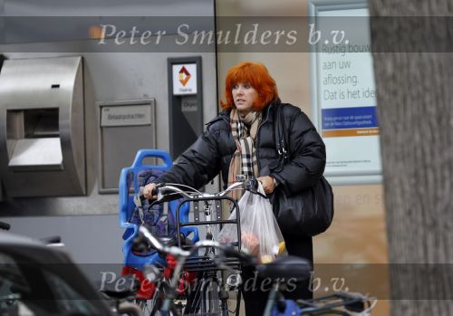 Amsterdam 13 oktober 2010
Chazia Mourali met dochter op de fiets.
Peter Smulders bv