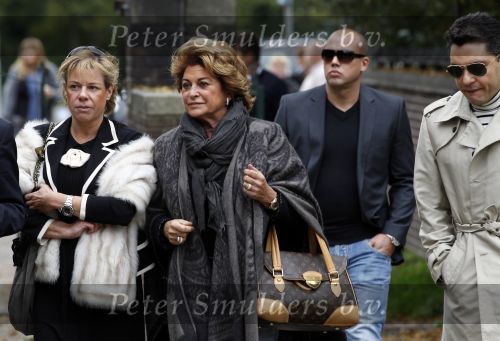 Amsterdam 14 oktober 2010
Begrafenis Marretje Heuckeroth , moeder van Gordon op de noorder begraafplaats. Christine Kroonenberg
Peter Smulders bv