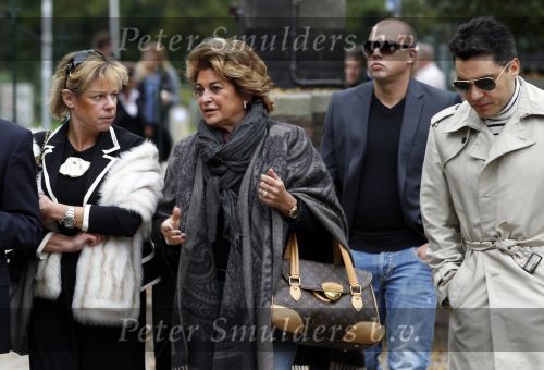 Amsterdam 14 oktober 2010
Begrafenis Marretje Heuckeroth , moeder van Gordon op de noorder begraafplaats. Christine Kroonenberg
Peter Smulders bv