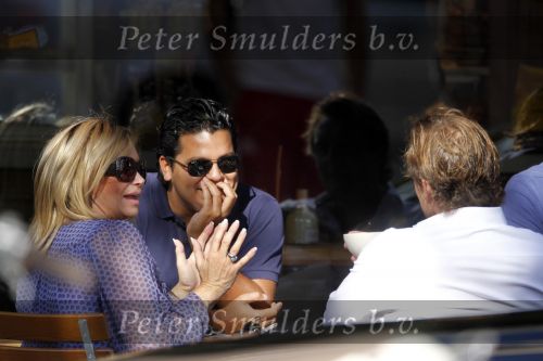 Amsterdam 24 september 2010
Connie en Marvin Breukhoven op terras met Jeroen Kool.
Peter Smulders bv