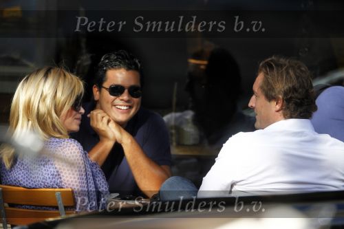 Amsterdam 24 september 2010
Connie en Marvin Breukhoven op terras met Jeroen Kool.
Peter Smulders bv