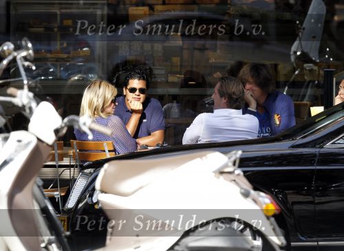 Amsterdam 24 september 2010
Connie en Marvin Breukhoven op terras met Jeroen Kool.
Peter Smulders bv