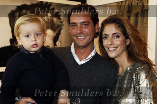 Amsterdam 11 oktober 2010
Presentatie tijdschrift Dani Bles in het World fashion center. dani met vriend/verloofde en zoon
Peter Smulders bv