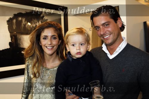 Amsterdam 11 oktober 2010
Presentatie tijdschrift Dani Bles in het World fashion center. dani met vriend/verloofde en zoon
Peter Smulders bv