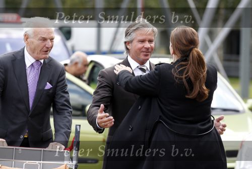 Schiphol 1 oktober 2010
Dries Roelvink en zijn vriend Gunther worden op schiphol opgehaald door zijn vrouw Honoria.
Peter Smulders bv