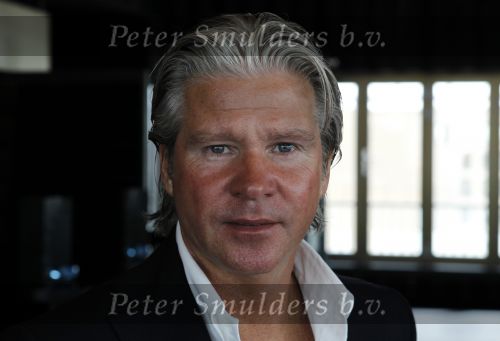 Amsterdam 15 juni 2010
Dries Roelvink en zijn vriendin Honoria gaan in ondertrouw en daarna champagne drinken in het Fashion Hotel waar ze 8 september trouwen.
Peter Smulders bv