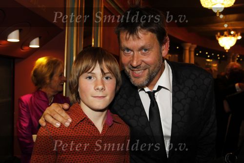Amsterdam 3 oktober 2010
Premiere Petticoat in Carre met Chantal Janzen. erik v d Hoff met zoon
Peter Smulders bv
