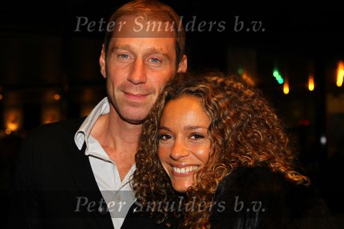 Gouda, 11 Oktober 2010
Premiere Ivo Niehe van de nieuwe theatervoorstelling van Mussen & Zwanen, LICHTJES IN JE OGEN.
Fajah Lourens met partner
Foto Peter Smulders BV