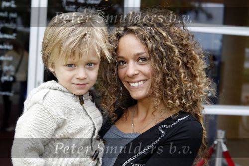 Amsterdam 19 september 2010
Premiere Sesamstraat in de meervaart. Fajah Lourens met zoon
Peter Smulders bv