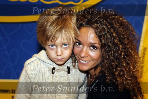 Amsterdam 19 september 2010
Premiere Sesamstraat in de meervaart. Fajah Lourens met zoon
Peter Smulders bv