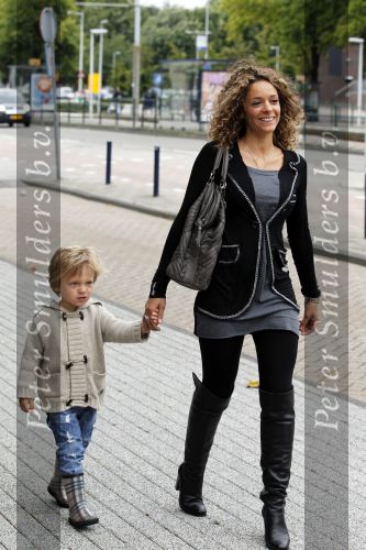 Amsterdam 19 september 2010
Premiere Sesamstraat in de meervaart. Fajah Lourens met zoon
Peter Smulders bv