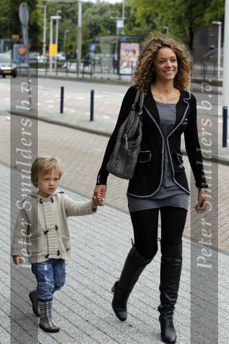 Amsterdam 19 september 2010
Premiere Sesamstraat in de meervaart. Fajah Lourens met zoon
Peter Smulders bv