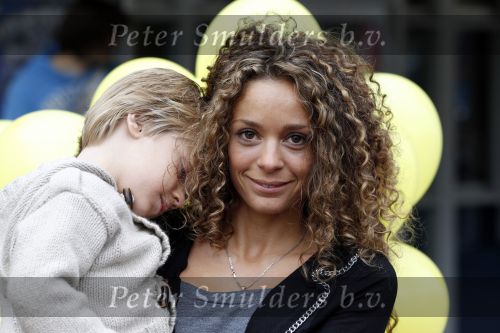Amsterdam 19 september 2010
Premiere Sesamstraat in de meervaart. Fajah Lourens met zoon
Peter Smulders bv